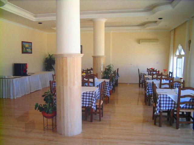 Bare Hill Holiday Village Elea المطعم الصورة